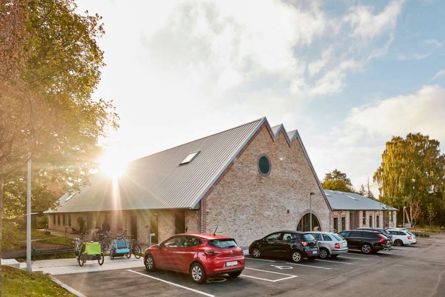 Med stål, træ og genbrugstegl ”CO2-neutraliseres” børnepasningen i Gladsaxe, Børnehuset Egedammen, Klausdalsbrovej 195, 2860 Søborg